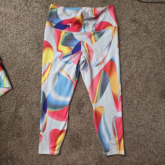 NWT Fabletics Athletic Set Size 1X Multicolor Cropped Leggings Top Power Hold - Picture 7 of 16